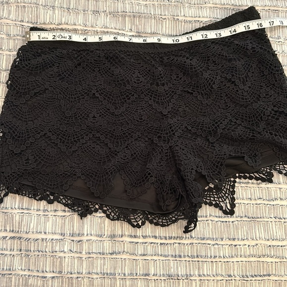 Rewind Black Lace/Crochet Shorts NWOT. Size Large - Picture 6 of 9